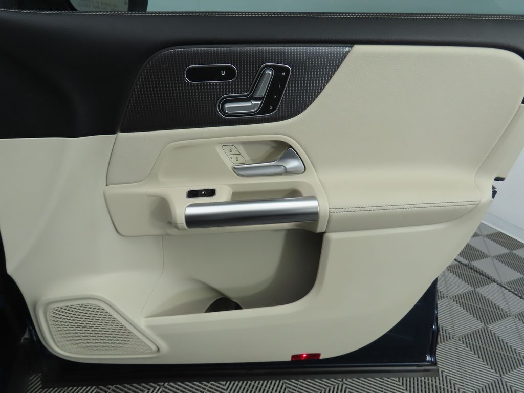 Thumbnail: 2021 Mercedes-Benz GLA - 25