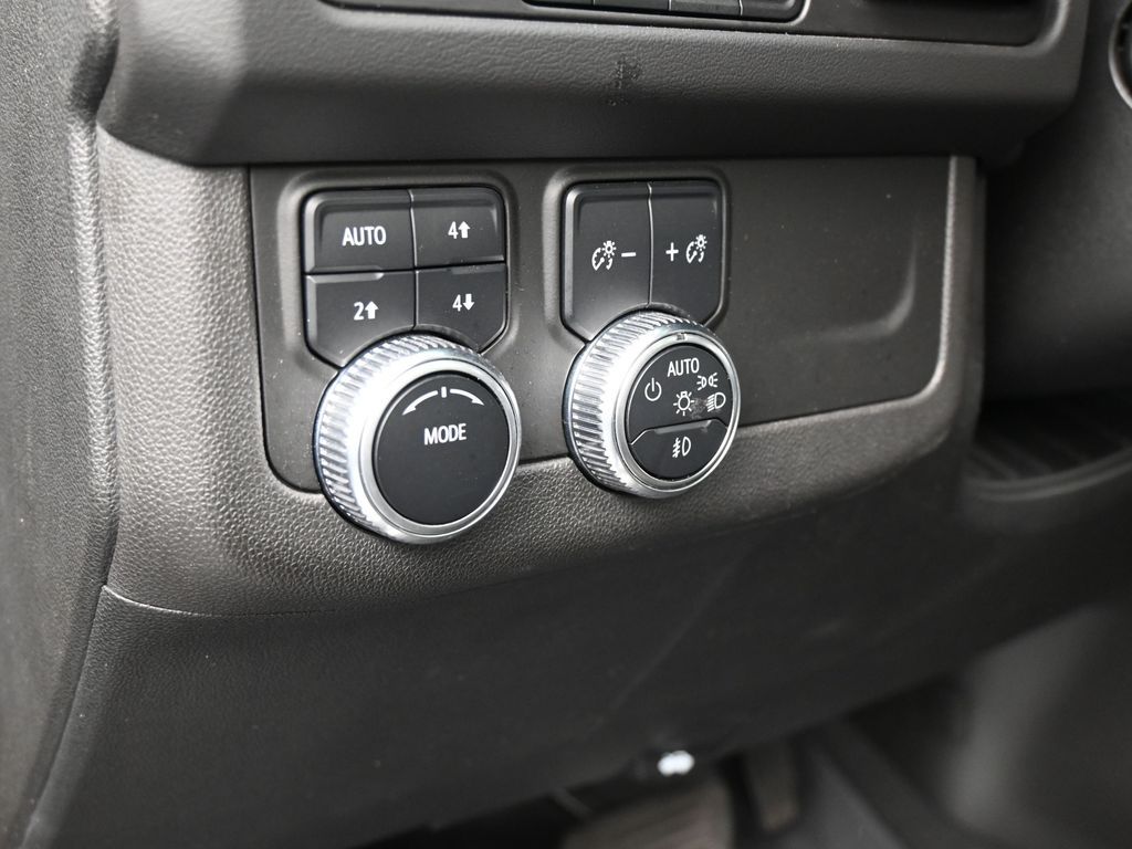 Used 2022 Onyx Black GMC AT4 image 18