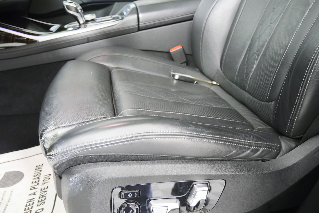 Thumbnail: 2021 BMW X7 - 10