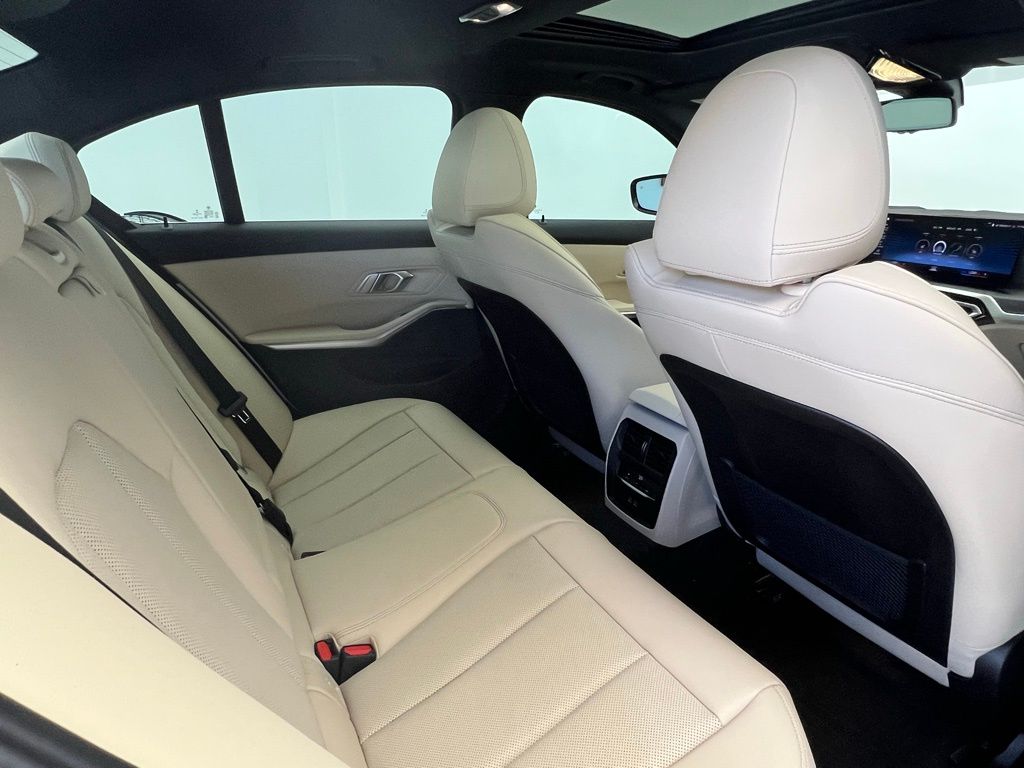2023 BMW 3 Series 330i 9