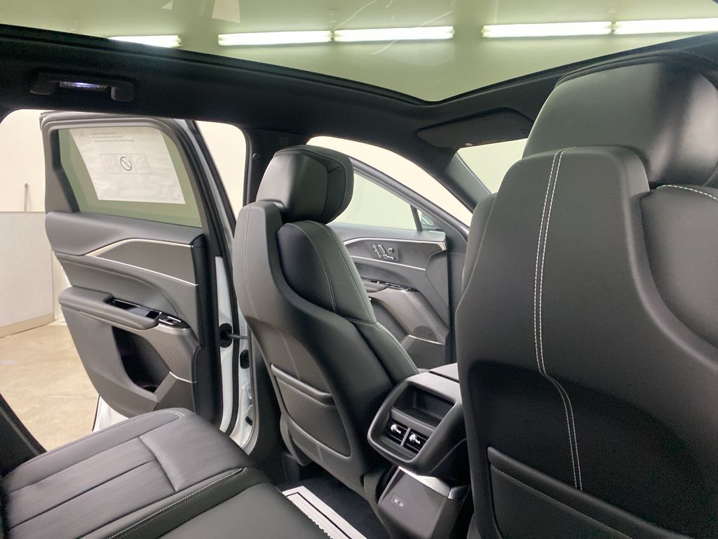 2025 Cadillac LYRIQ Luxury photo
