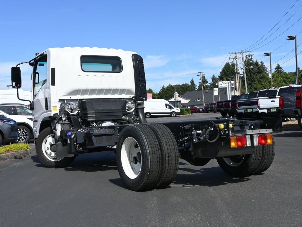 2025 Isuzu NRR 