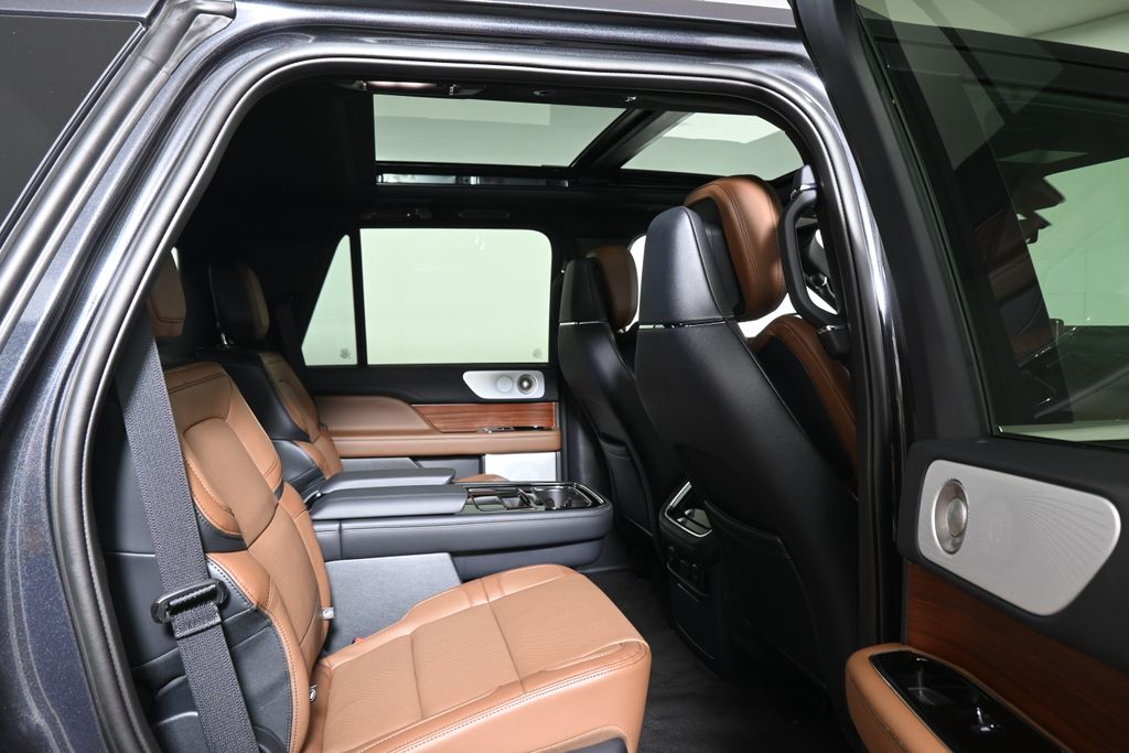 Thumbnail: 2024 Lincoln Navigator - 25