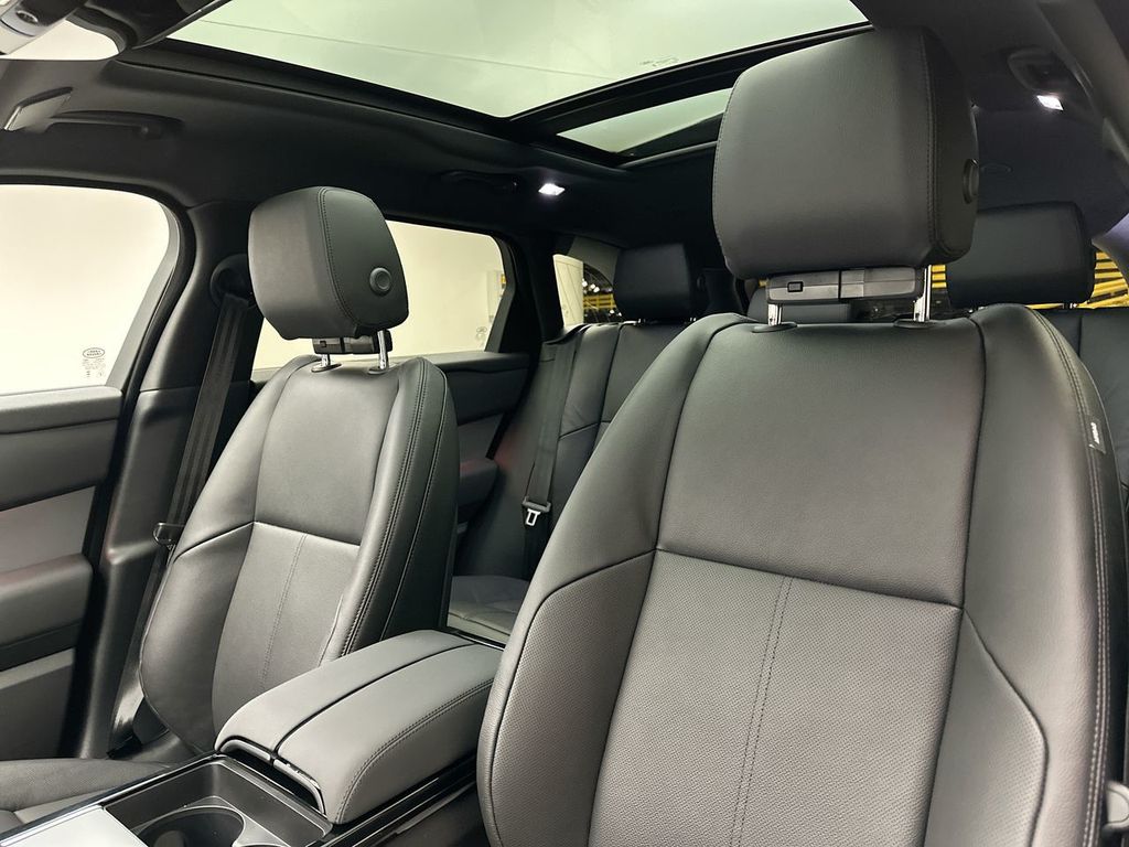 Thumbnail: 2025 Land Rover Range Rover Velar - 8
