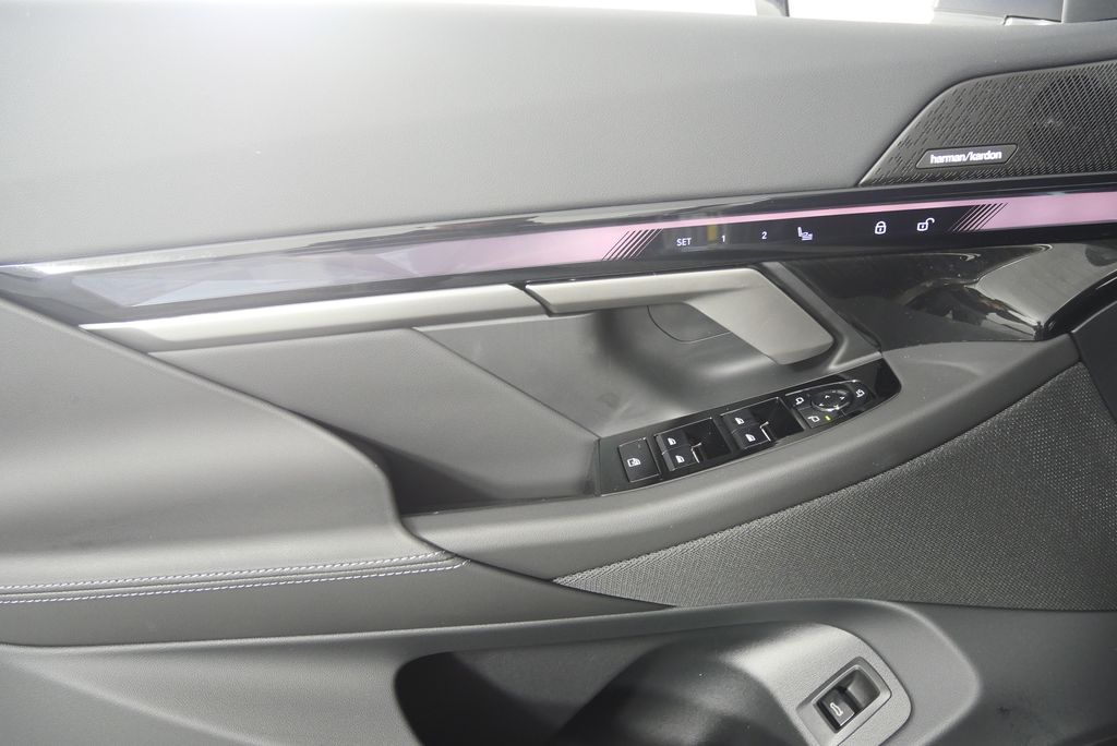 Thumbnail: 2026 BMW i5 - 8