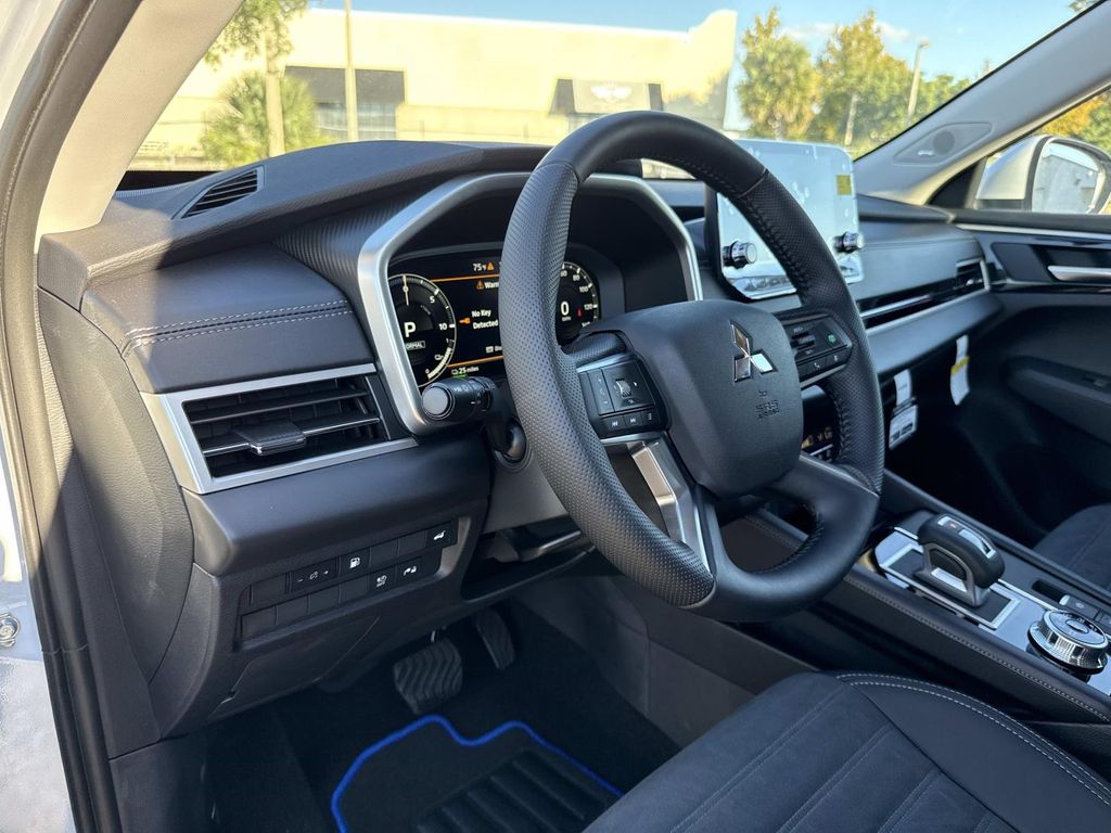 2025 Mitsubishi Outlander Plug-in Hybrid SE - Photo 21
