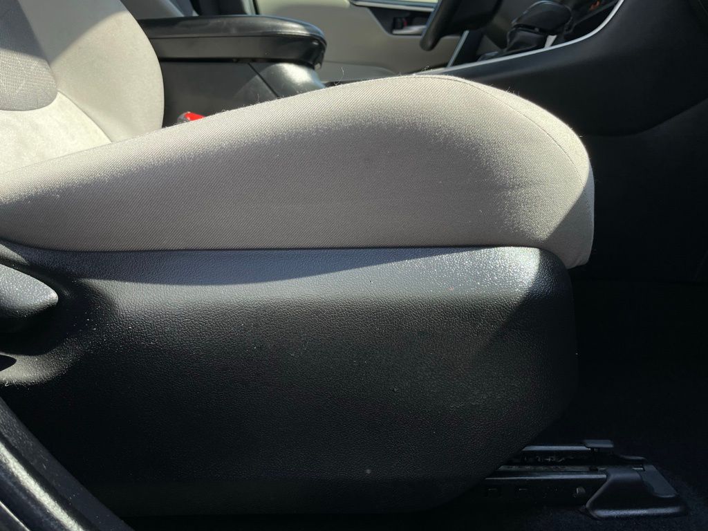 2024 Toyota RAV4 XLE 29