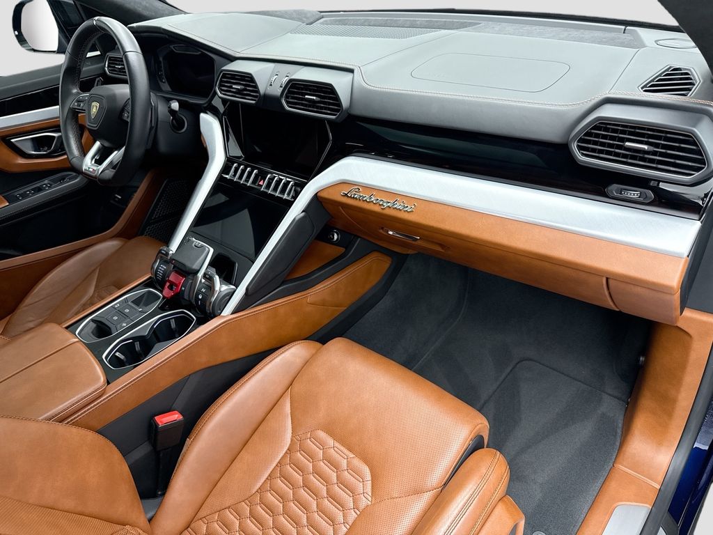 Thumbnail: 2020 Lamborghini Urus - 16