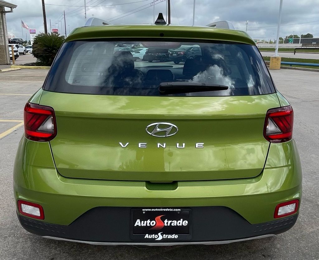 2020 Hyundai Venue SEL - 9