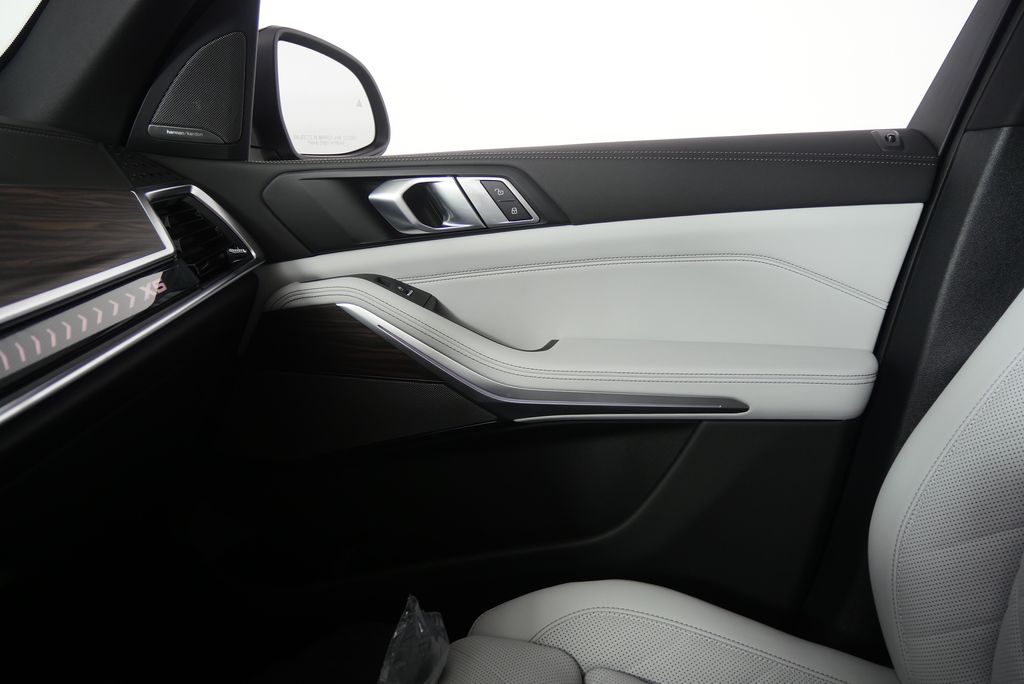 Thumbnail: 2026 BMW X5 - 23