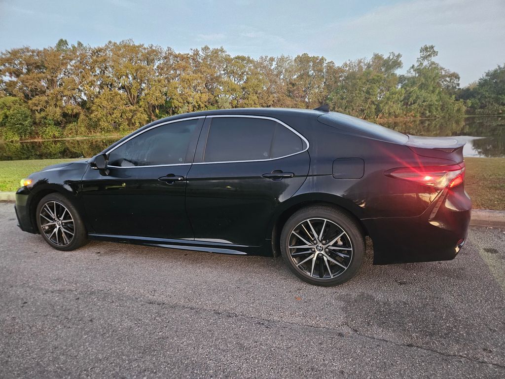 2023 Toyota Camry SE 3