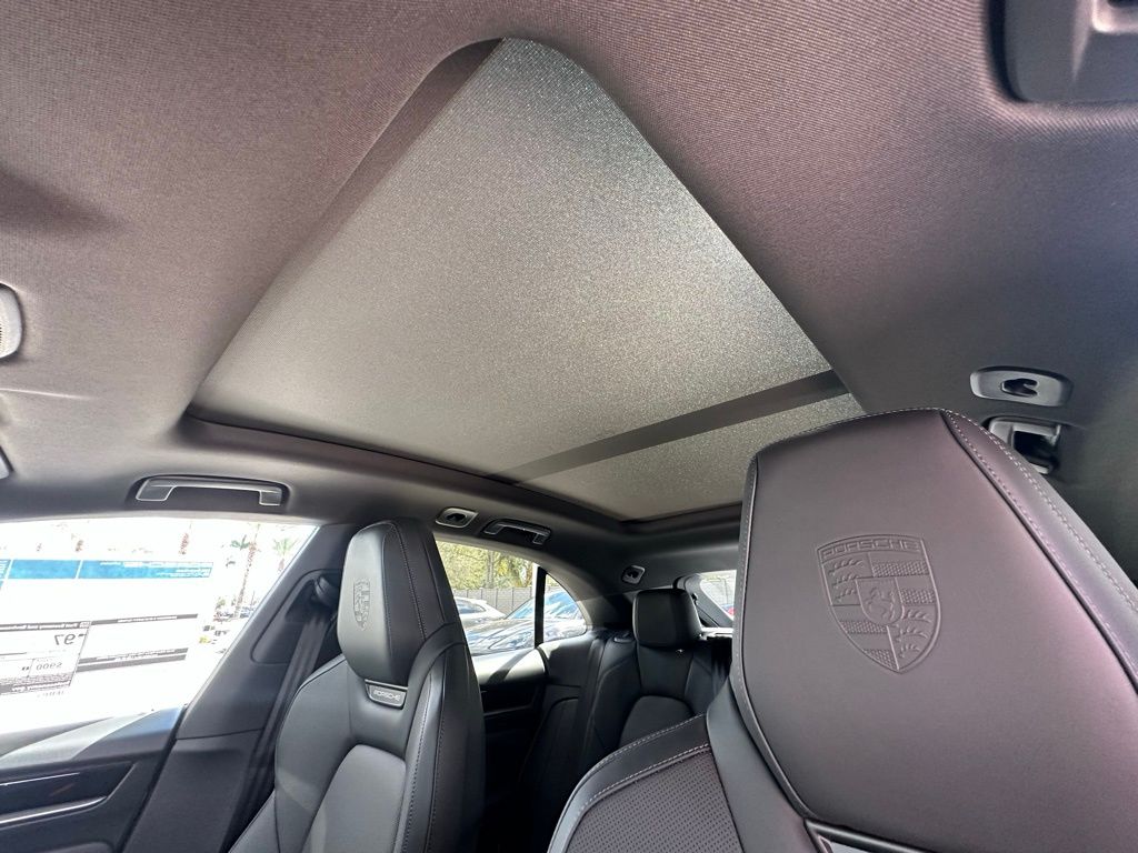 Thumbnail: 2026 Porsche Macan - 25