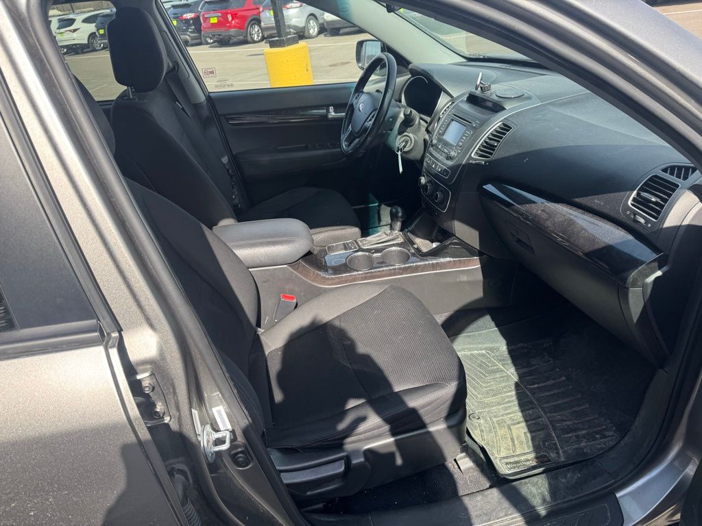 Used 2015 Gray Kia LX image 23