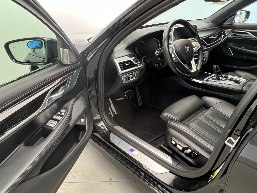 Thumbnail: 2019 BMW 7 Series - 26