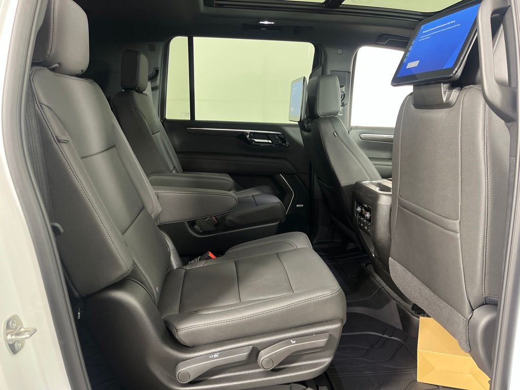 Thumbnail: 2026 Chevrolet Suburban - 12