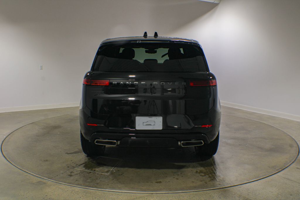 New 2026 Black Land Rover Dynamic SE image 5
