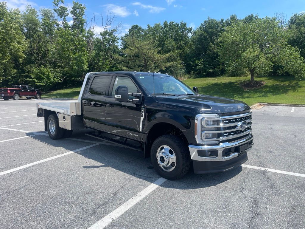 2026 Ford F-350 Chassis LARIAT