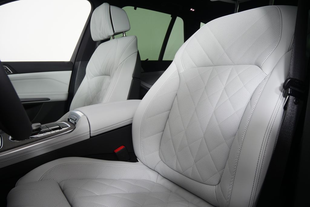 Thumbnail: 2026 BMW X5 - 10