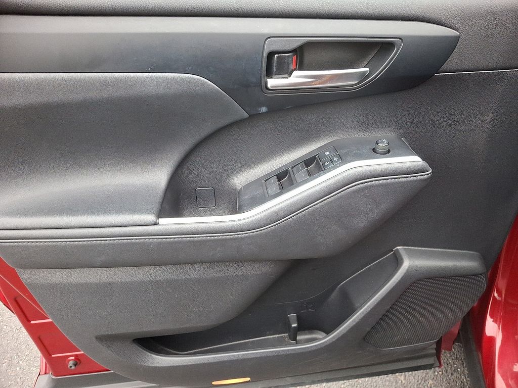 Thumbnail: 2021 Toyota Highlander - 13