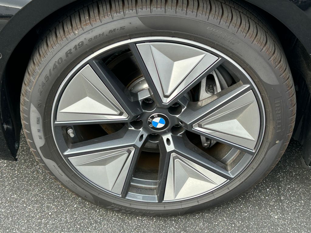 Thumbnail: 2025 BMW i4 - 9