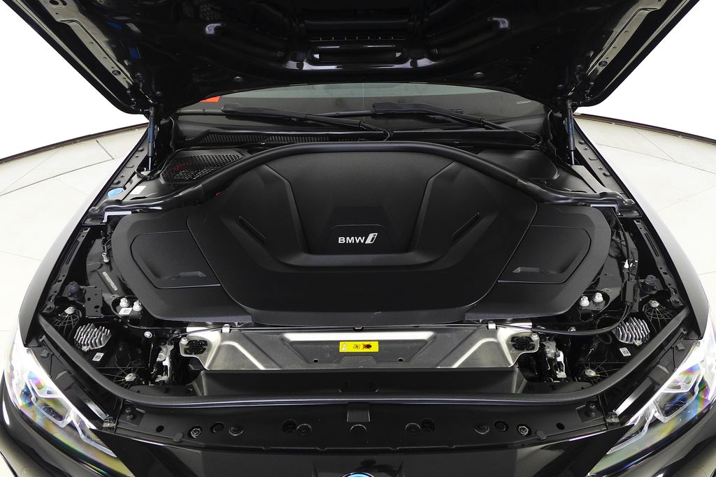 Thumbnail: 2023 BMW i4 - 6