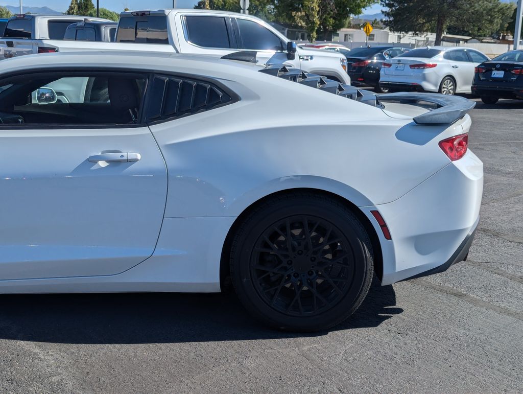 2018 Chevrolet Camaro 1LT 8