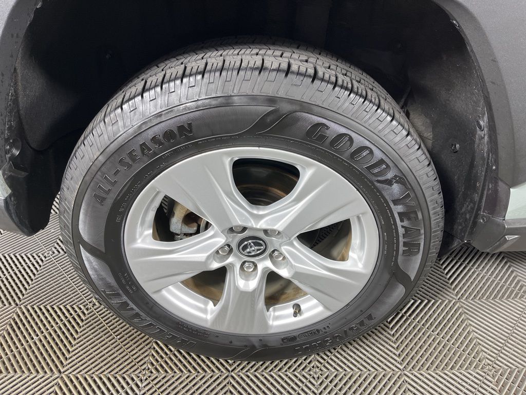 Thumbnail: 2020 Toyota RAV4 - 13