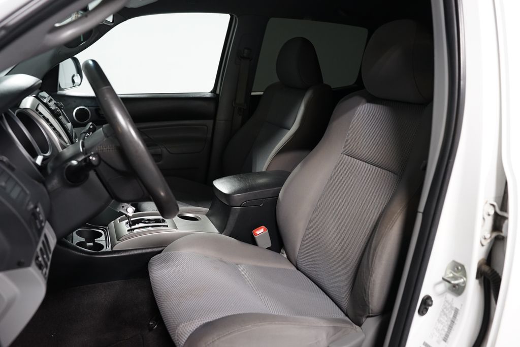 Thumbnail: 2013 Toyota Tacoma - 6