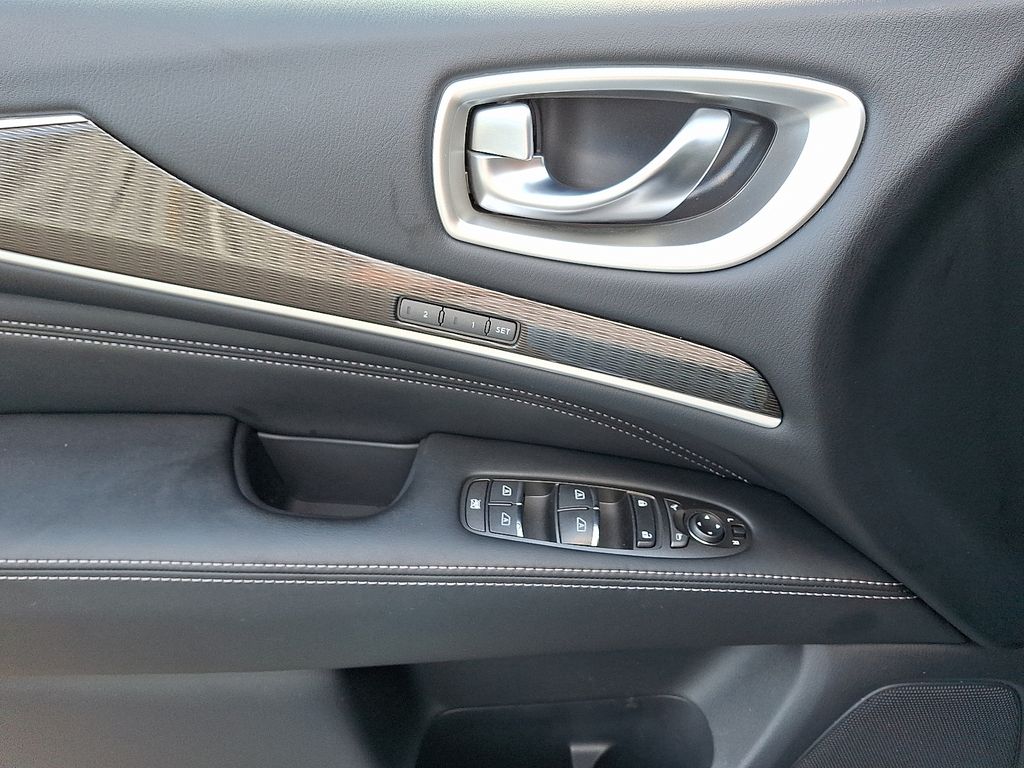 2016 INFINITI QX60 Base 12