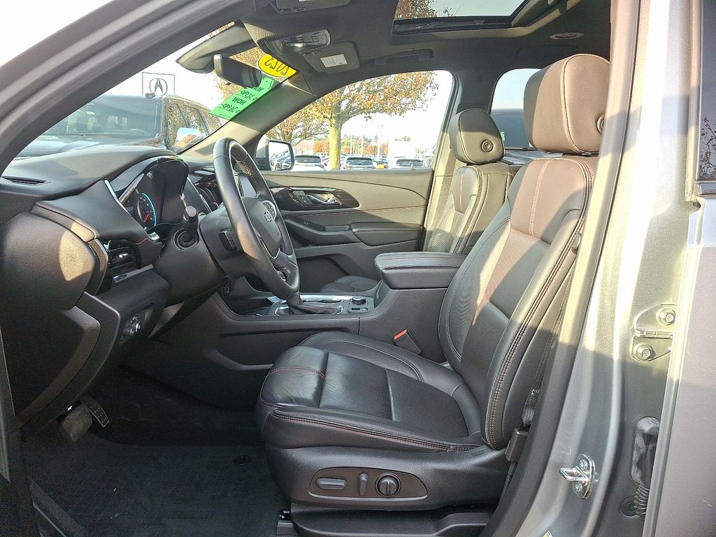 Thumbnail: 2023 Chevrolet Traverse - 14