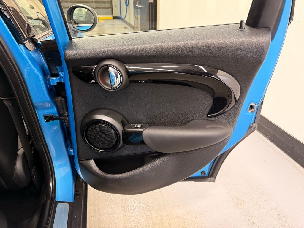 2017 MINI Cooper Base 23