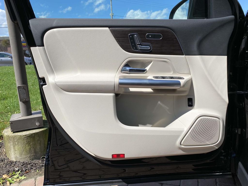 Thumbnail: 2025 Mercedes-Benz GLA - 23