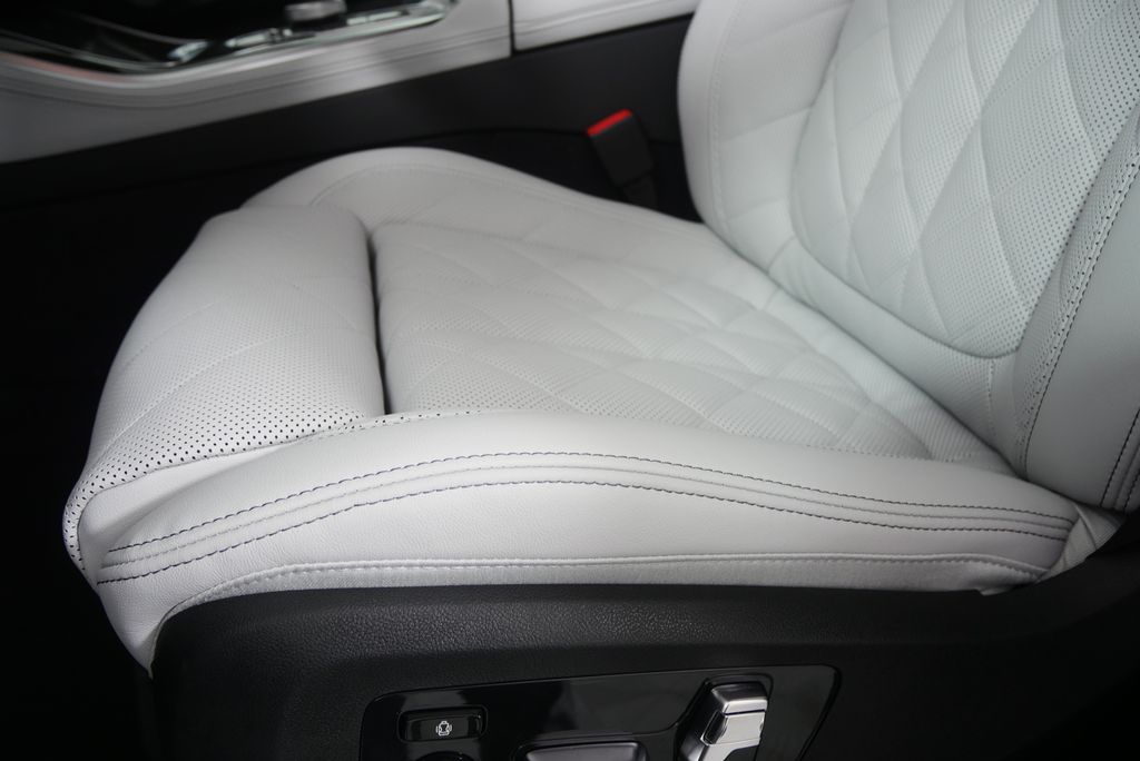 Thumbnail: 2026 BMW X5 - 10