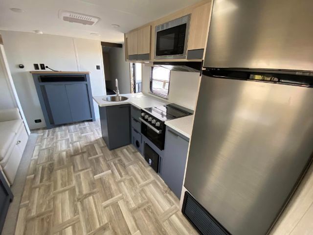 2024 White / Black Prime Time Tracer 270BHSLE Travel Trailer