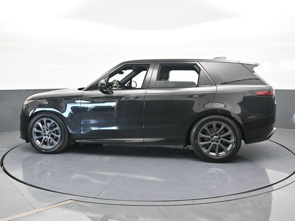 Used 2024 Black Land Rover Dynamic SE image 3