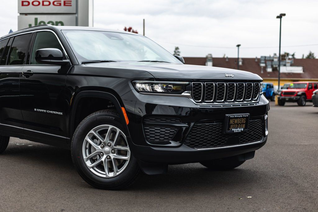 2025 Jeep Grand Cherokee Laredo X thumbnail 3