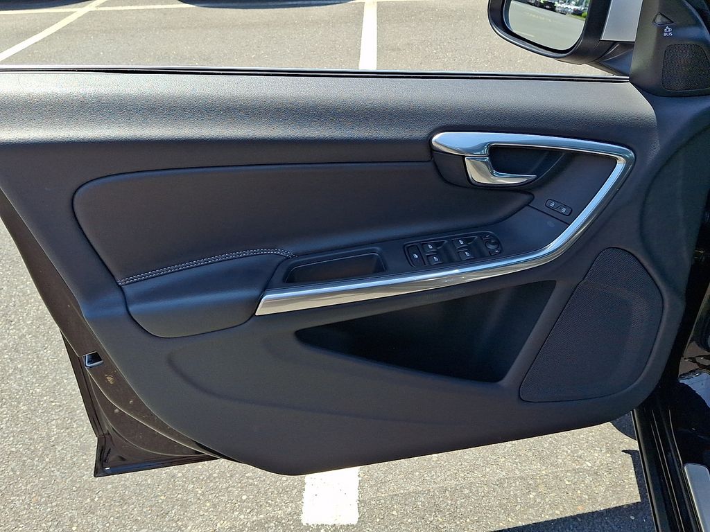 Thumbnail: 2016 Volvo V60 - 13