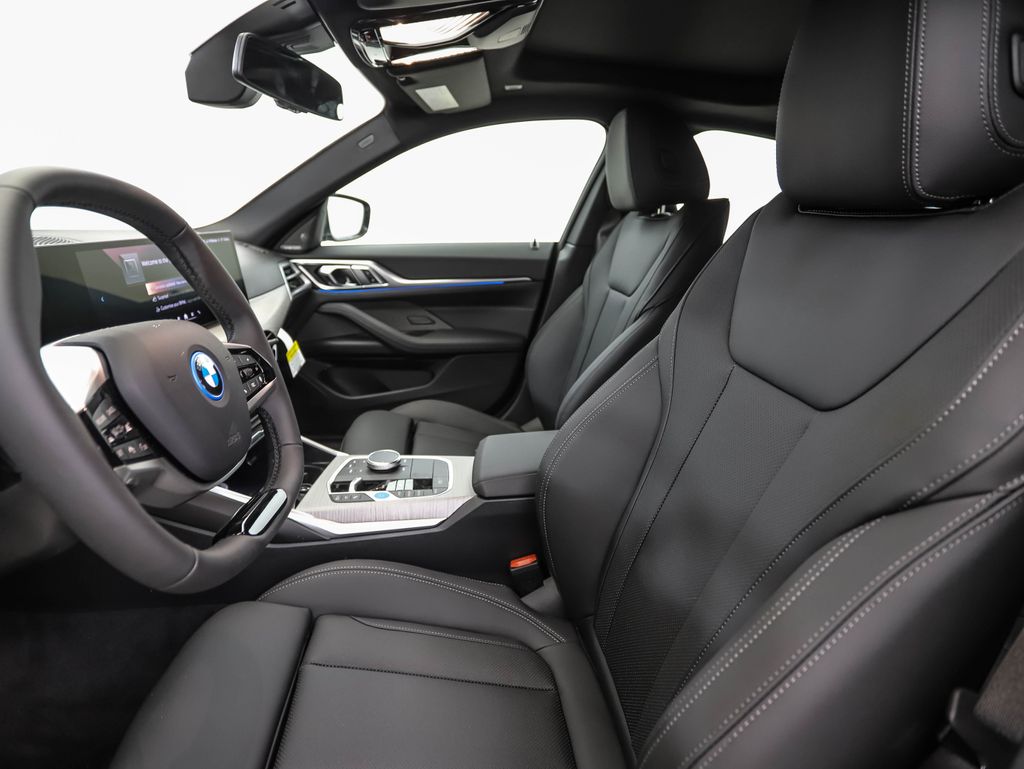 Thumbnail: 2026 BMW i4 - 11