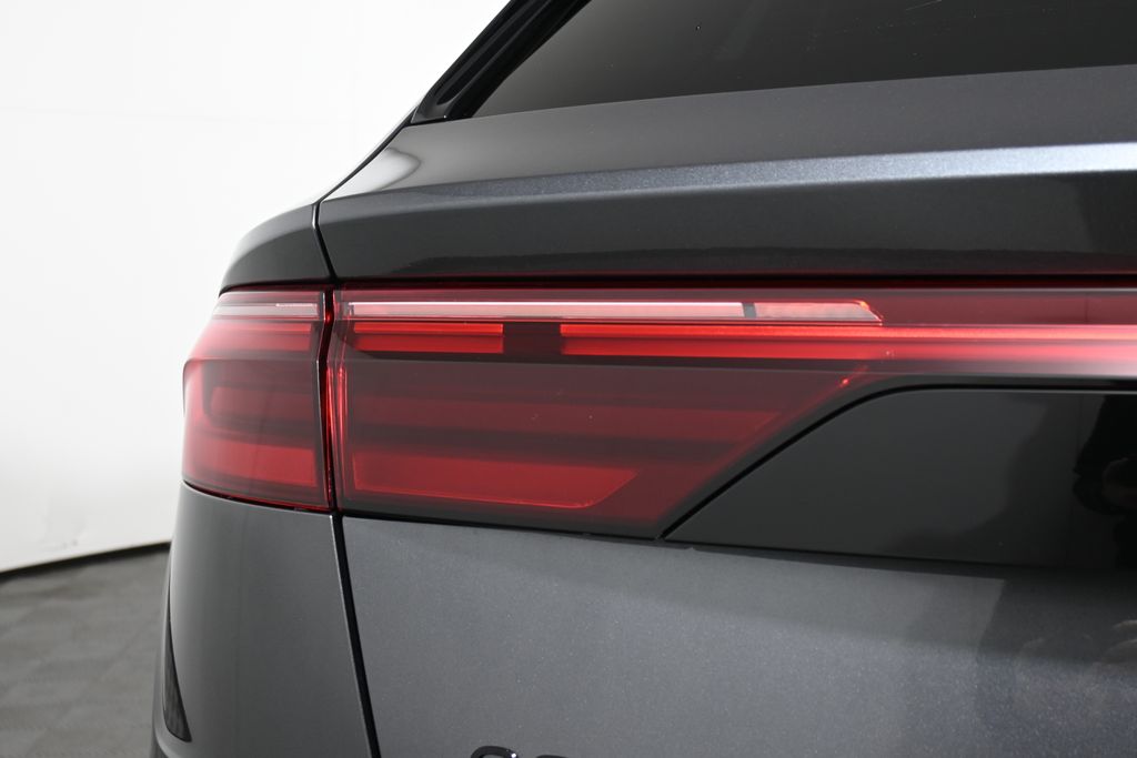 Thumbnail: 2026 Audi Q8 - 12