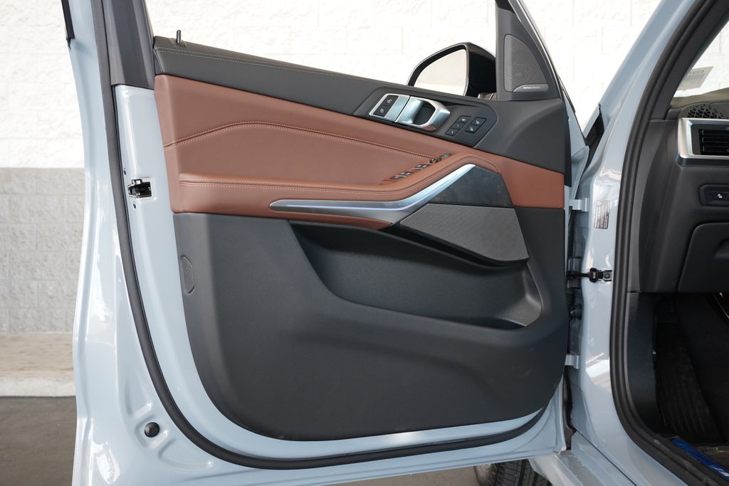 Thumbnail: 2026 BMW X5 - 8