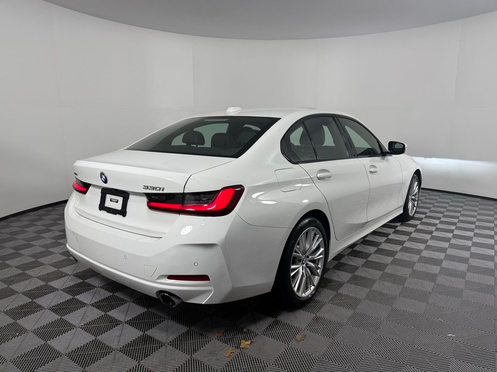 Thumbnail: 2023 BMW 3 Series - 4