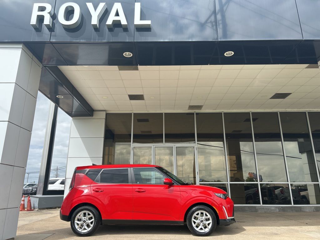 Inferno Red 2024 Kia Soul LX FWD SUV / Crossover Front-Wheel Drive Continuously Variable Transmission