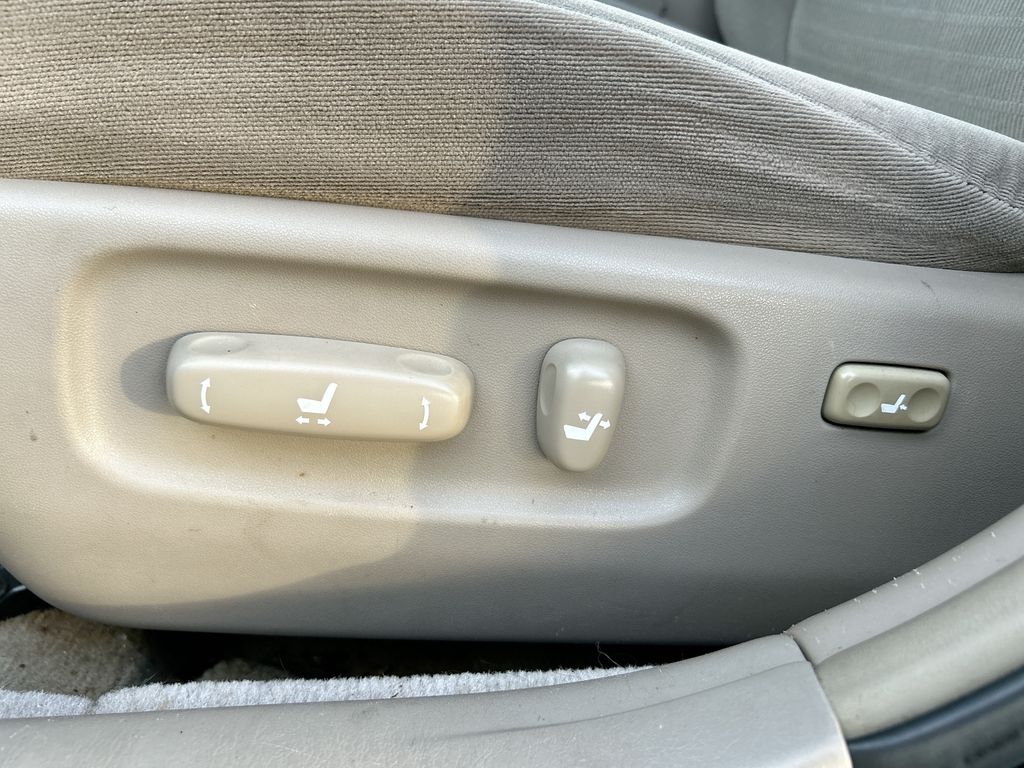 Thumbnail: 2005 Toyota Camry - 12