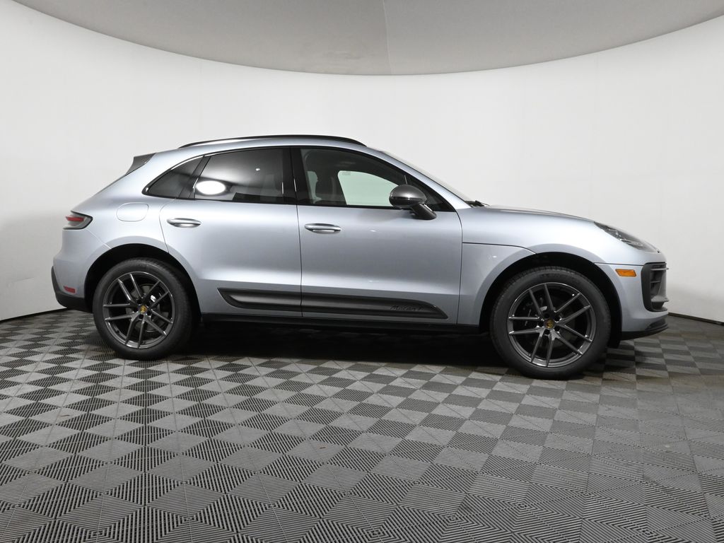 Thumbnail: 2025 Porsche Macan - 8