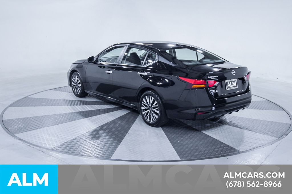Used 2025 Black Nissan 2.5 SV image 7