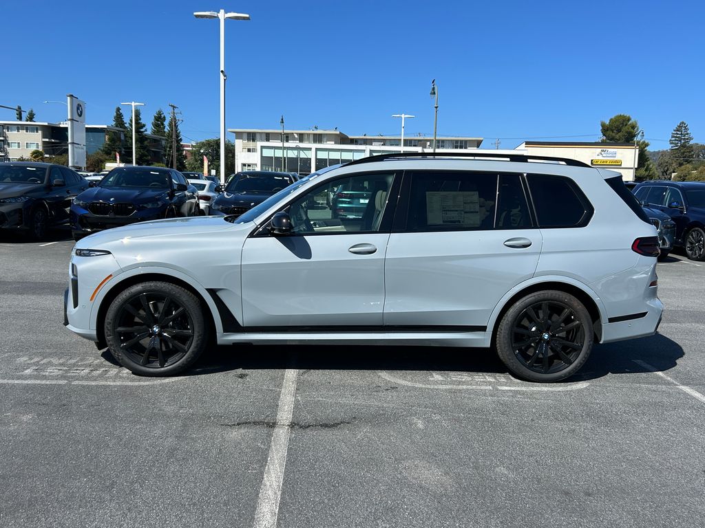 Thumbnail: 2027 BMW X7 - 2