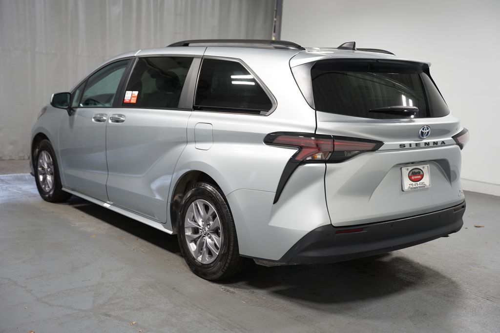 2023 Toyota Sienna XLE 6