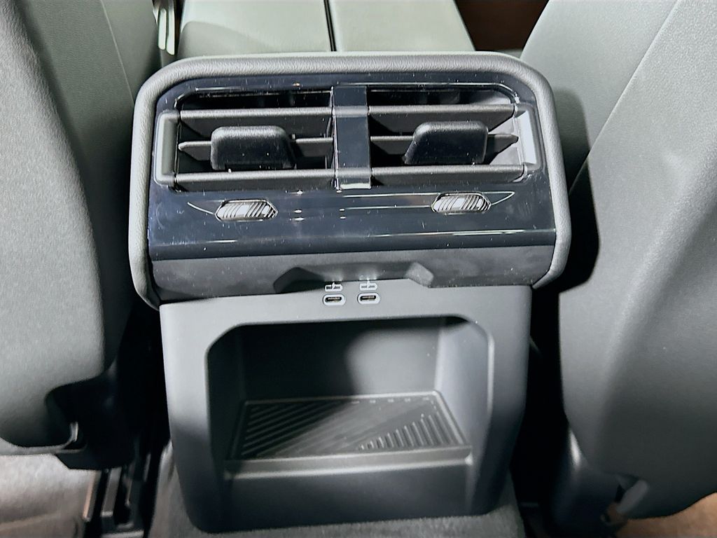 Thumbnail: 2026 BMW 5 Series - 18