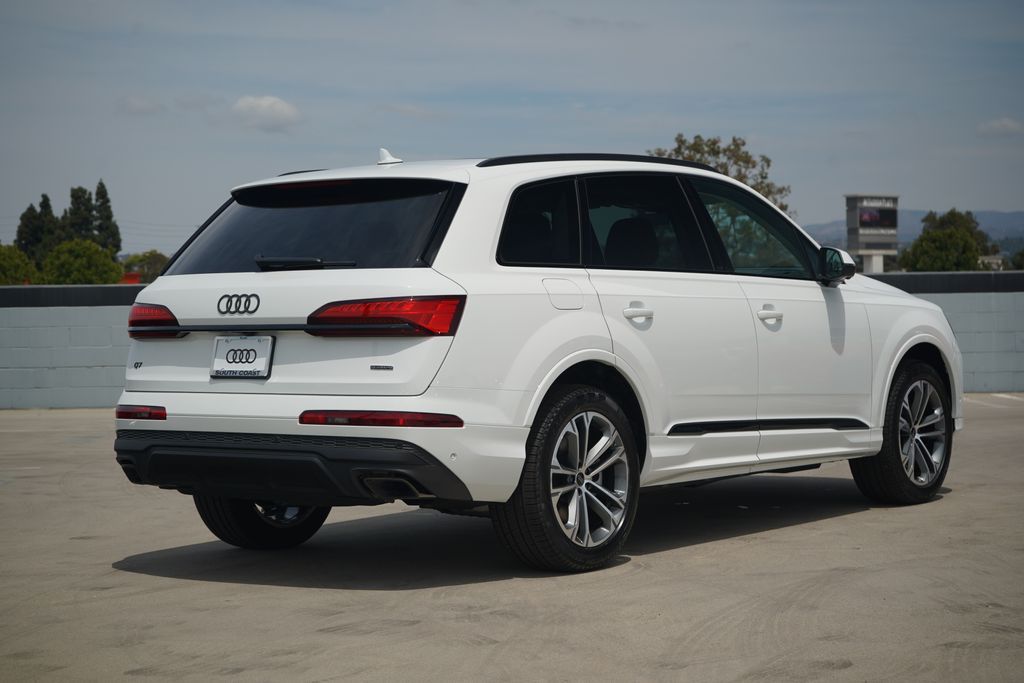 Thumbnail: 2026 Audi Q7 - 4