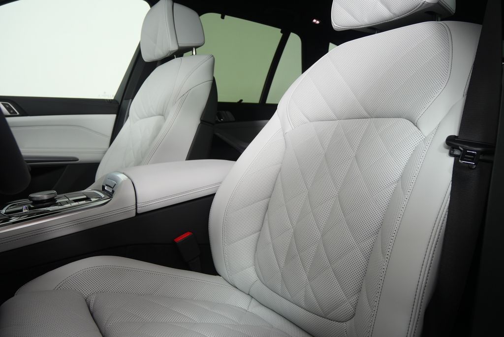 Thumbnail: 2026 BMW X5 - 10